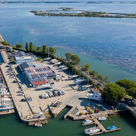 Floating Semesterbostad Grado