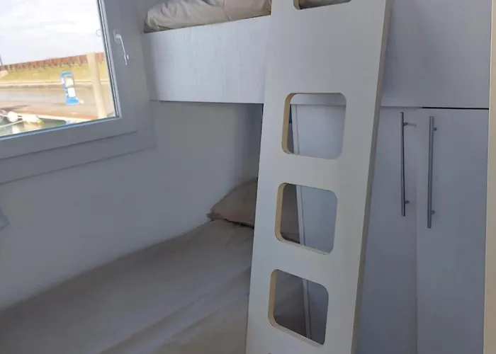 Floating Holiday home *